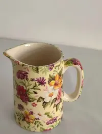 Irlandzki uroczy ceramiczny mlecznik — ujęcie 3