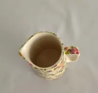 Irlandzki uroczy ceramiczny mlecznik — ujęcie 4