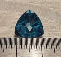 Kamienie naturalne topaz, granat. — ujęcie 5