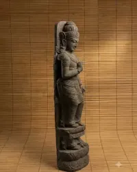Kamienna rzeźba Rama Shinta z Bali — ujęcie 2