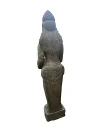 kamienna rzeźba z bali — ujęcie 3