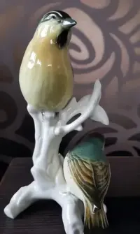 Karl Ens figurka z porcelany ptaszki — ujęcie 2