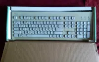 Klawisze i myszak kulkowy na PS2 Fujitsu Siemens — ujęcie 2