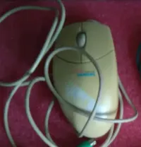 Klawisze i myszak kulkowy na PS2 Fujitsu Siemens — ujęcie 3