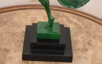 Kobieta z Trąbką Jerychońską - Figura z Brązu — ujęcie 2