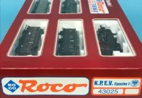 Kolejka Roco KPEV. Lokomotywa Parowóz cztery wagony w skali H0 — ujęcie 3