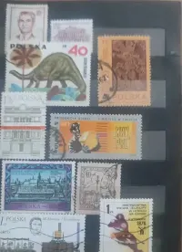 Kolekcja znaczków pocztowych PRL i zagranica + retro etykiety (8 stron klasera) — ujęcie 5