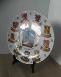 Kolekcjonerski talerz porcelanowy herb prowincji Belgii i Brukseli. — ujęcie 2