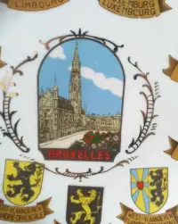 Kolekcjonerski talerz porcelanowy herb prowincji Belgii i Brukseli. — ujęcie 4