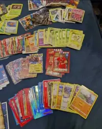 Kolekcjonerskie karty pokemon, star wars, piłkarskie — ujęcie 5