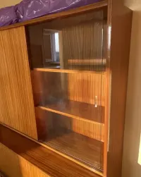 Komoda regal Retro PRL lakowrowane witryna — ujęcie 2