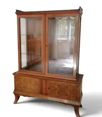 Komplet Art Deco. Bufet i witryna. 1930 rok.
Bufet oraz witryna. Orzech. — ujęcie 4
