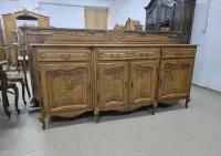 Komplet mebli w stylu ludwikowskim–komoda, witryna i stół z krzesłami — ujęcie 5