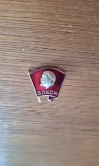 Komuna znaczek przypinka — ujęcie 5