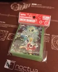 Koszulki Pokemon Celebi Bulbasaur Shuckle Sleeves Pokemon Center Tajwan HOLO — ujęcie 2