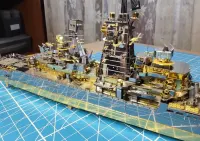 Krążownik Piotr Wielki złożony metalowy model Piececool 31 cm 270 elementów 1:800. Okręt dowództwa Floty Północnej z czasów katastrofy Kurska. — ujęcie 4