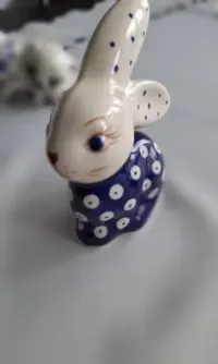 Królik figurka Bolesławiec  ceramika — ujęcie 2