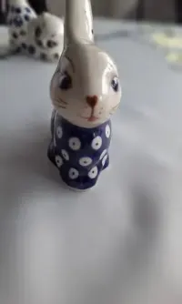 Królik figurka Bolesławiec  ceramika — ujęcie 4