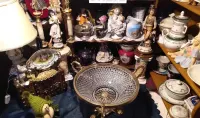 Kryształowa owocarka w mosiężnym okuciu — ujęcie 4