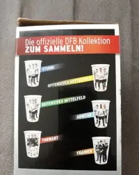 Kubek Deutscher Fussball-bund z piłkarzami — ujęcie 4