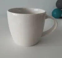 Kubek garnuszek biały 330 ml kawa herbata NOWY — ujęcie 2