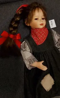 Lalka z kolekcji. Porcelana z zachowaniem szczegółów. Polecam. — ujęcie 2