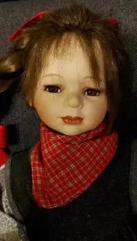 Lalka z kolekcji. Porcelana z zachowaniem szczegółów. Polecam. — ujęcie 5