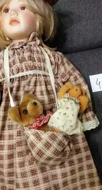Lalka z porcelany.Kolekcjonersja.Stan bardzo dobry. — ujęcie 3