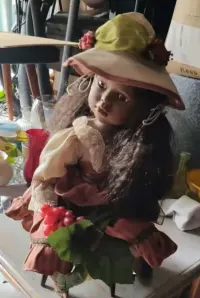 Lalki porcelanowe jedna sygnowana limitowana — ujęcie 3