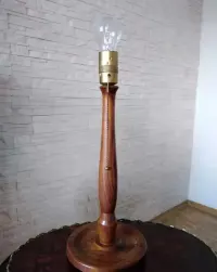 Lampa drewniana stołowa retro true vintage PRL abażur — ujęcie 2