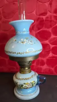 Lampa naftowa ręcznie malowana — ujęcie 3