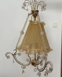 Lampa sufitowa żyrandol vintage z kryształkami — ujęcie 3