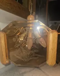 Lampa wisząca vintage szklo bursztynowe grawerowane — ujęcie 2