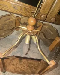 Lampa wisząca vintage szklo bursztynowe grawerowane — ujęcie 3