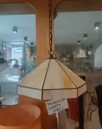 Lampa wiszaca w stylu Tiffany lampa witrazowa — ujęcie 2