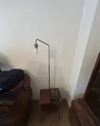Lampa ze stolikiem PRL abażur — ujęcie 3