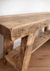 Ławka drewniana rustykalna z półką 100 cm | lite drewno z odzysku — ujęcie 5