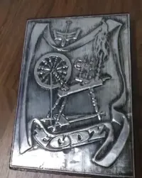 Łódź, Metalowa Plakieta na drzewie — ujęcie 2
