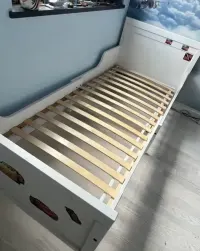 Łóżko IKEA SUNDVIK dziecięce rosnące rama ze stelażem — ujęcie 2