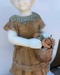 Marmur Dziewczynka z Koszem Kwiatów – Duża Figura Marmurowa 96cm — ujęcie 5