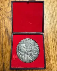 Medal pamiątkowy: 60 lat Rewolucji Październikowej — ujęcie 2