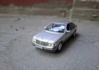 Mercedes-Benz 500SE 1:43 model samochodu W140 S-Klasa — ujęcie 2