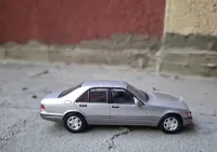 Mercedes-Benz 500SE 1:43 model samochodu W140 S-Klasa — ujęcie 5