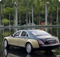 Mercedes Maybach 621S model Kolekcjonerski metalowy 1:24 — ujęcie 3
