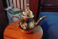 Metalowy imbryk miedziany do zaparzania  herbaty — ujęcie 4