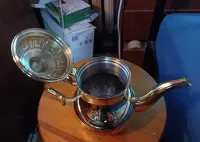 Metalowy imbryk miedziany do zaparzania  herbaty — ujęcie 3