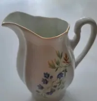 Mlecznik – Stary Dzbanuszek Do Mleka, Biały W Kwiatki Porcelana Kolmar — ujęcie 2