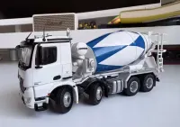 Model 1:50 Mercedes-Benz Arocs 3243 betoniarka, stan kolekcjonerski — ujęcie 2