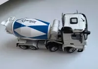 Model 1:50 Mercedes-Benz Arocs 3243 betoniarka, stan kolekcjonerski — ujęcie 5
