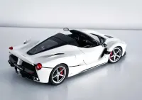 Model Ferrari LaFerrari Aperta Bianco Italia BBR 1/18 — ujęcie 5